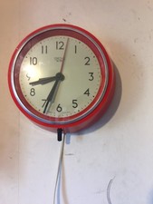 vintage 1940s/50s smiths sectric bakelite electric wall clock (red)