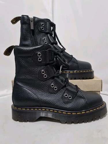 Martens boots size 7 uk - dr.,