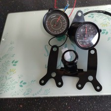 Digital speedo & tacho meter for motorbike with universal fitting bracket