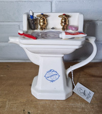 THE TEAPOTTERY NOVELTY TEAPOT - BATHROOM SINK