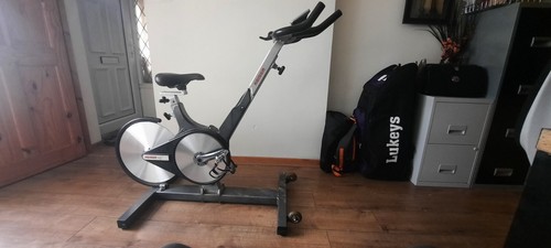 Keiser black indoor studio - m3,