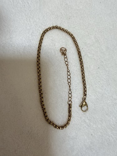Beautifully crafted gold tone - beautifully,