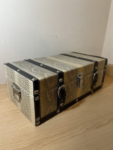 Faux snake skin patterned - skin,