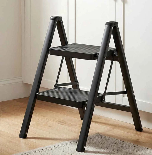 Portable step ladder - 2,