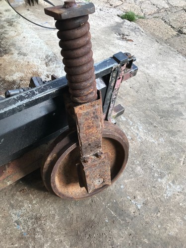 Front track idler - , x