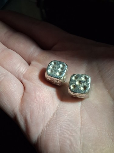 Single metal dice handmade - |,