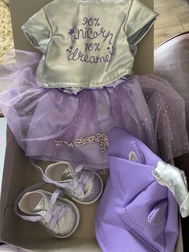 Design friend outfit boxed - a,
