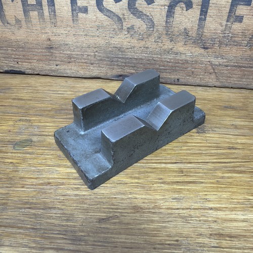 Small vintage vee block - vintage,