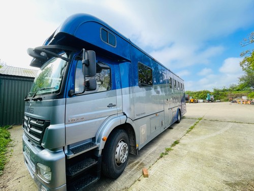 Mercedes horse box hgv - box,