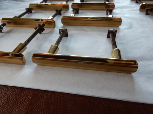 Box sliding door handles - ,