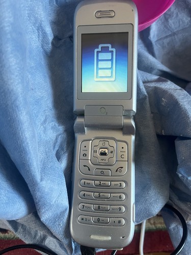 Vintage flip mobile phone - o2,