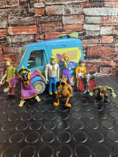 Scoobydoo mystery machine - scoobydoo,