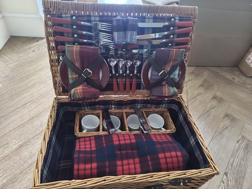 Beautiful picnic basket set - picnic,