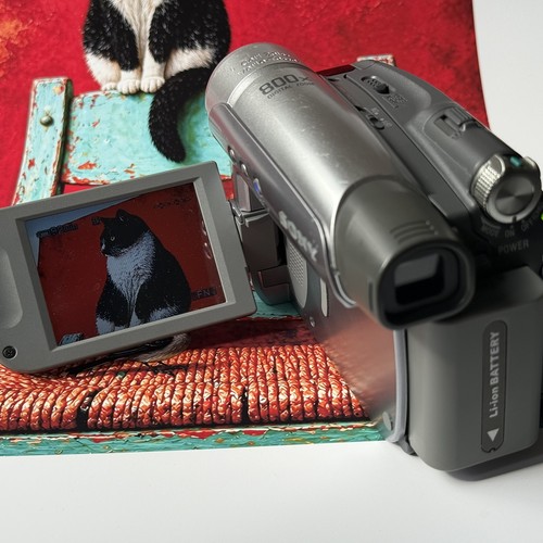 Sony dcr hc27e minidv handycam - sony,
