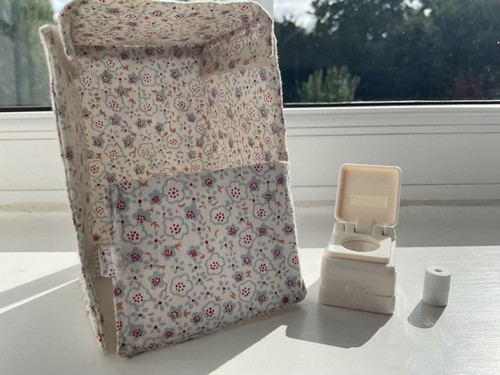 Sylvanian families toilet tent - families,