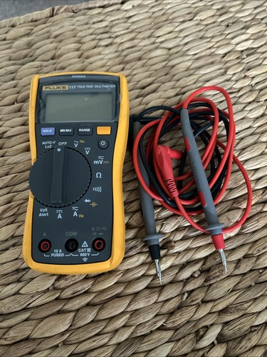 Fluke 117 true rms multimeter - fluke,