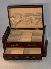 MELE? WOODEN MUSICAL JEWELLERY