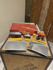 Vintage Tri-Ang Model Railway Set R80 Station Set Train