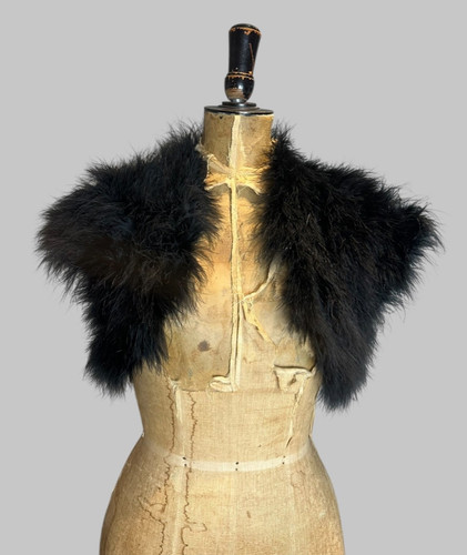 Vintage black feather - 70's,