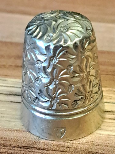 Antique thimble charles isles - antique,