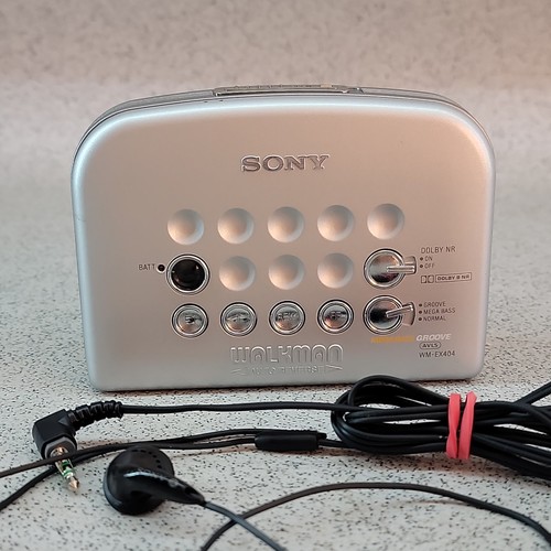 Very clean sony walkman - clean,