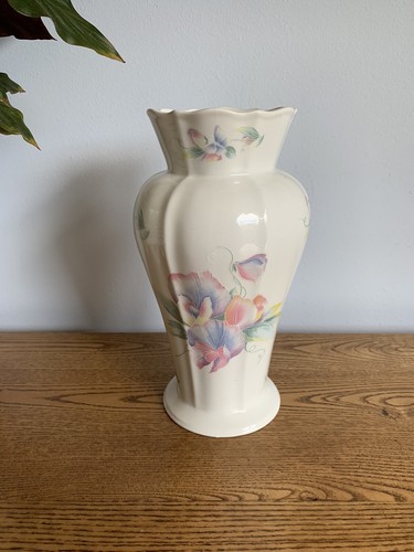 Aynsley little sweetheart vase - little,