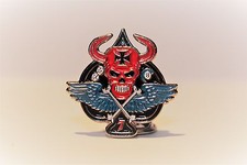  COLLECTORS BIKERS SKULL PIN BADGE NEW 