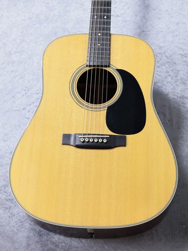 Martin acoustic guitar - d-28,
