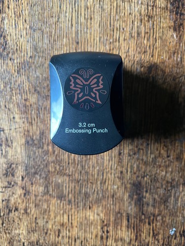 Docrafts xcut embossing punch - embossing,