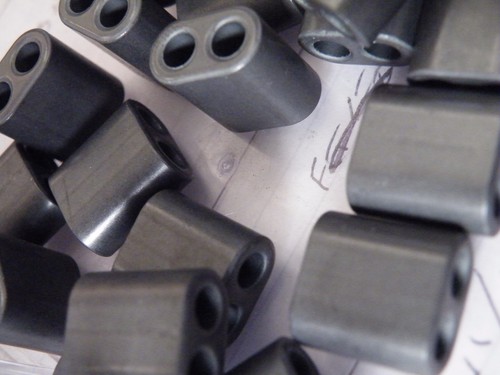 Binocular ferrite core pig - ferrite,