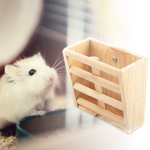 Small animals wooden hay - animals,