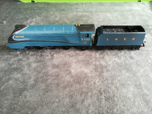 Hornby r3371 blue - blue, lner
