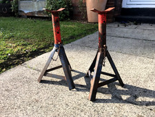 PAIR OF VINTAGE CLASSIC CAR AXLE STANDS RED BLUE CAR SHOWS DISPLAY GARAGE METAL