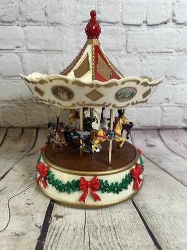 Vintage maisto carousel - vintage,