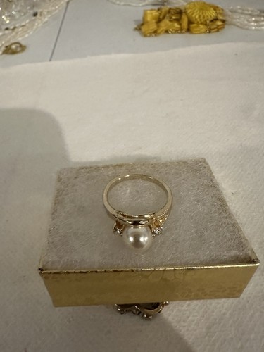 Gold tone cocktail - tone, round