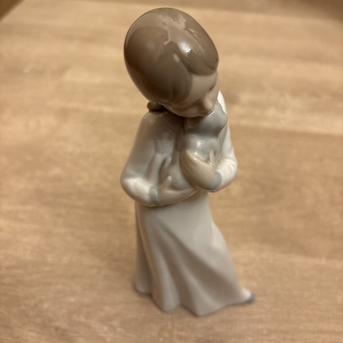 Nao lladro girl holding - nao,