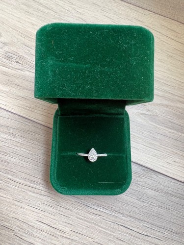 9ct white gold - gold, 0.33ct