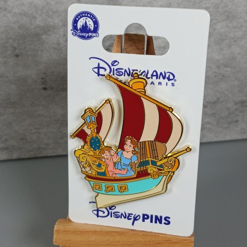 Disney pin trading - pin,