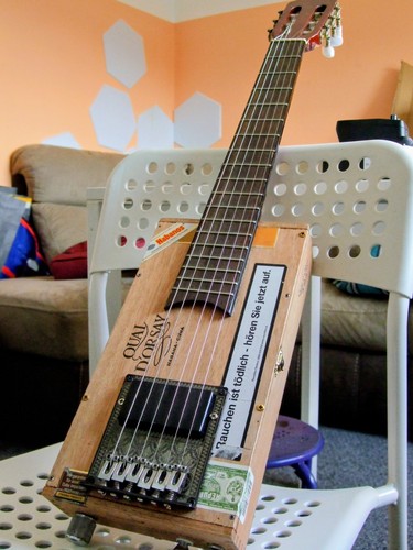 Cigar box guitar - , |
