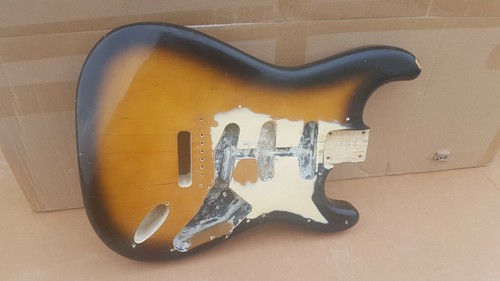 1982 squier fender - by,