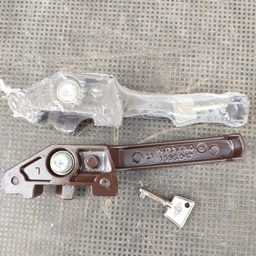Shaw cockspur window - shaw, handles