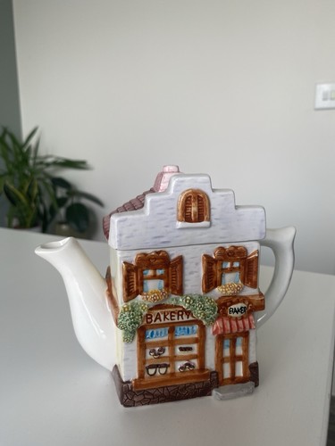 Vintage cottage house figurine - cottage,