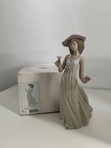 Nao lladro figurine - nao, gentle
