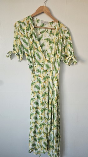 Womens never fully dressed - never,