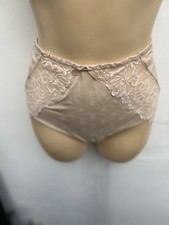 Feminine Vintage Charnos Flesh