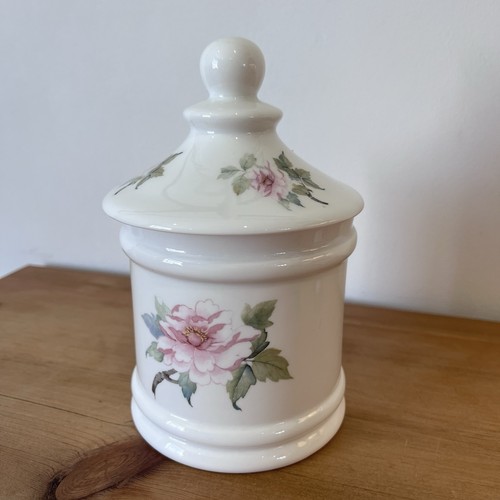 Vintage hadida bathroom - hadida,