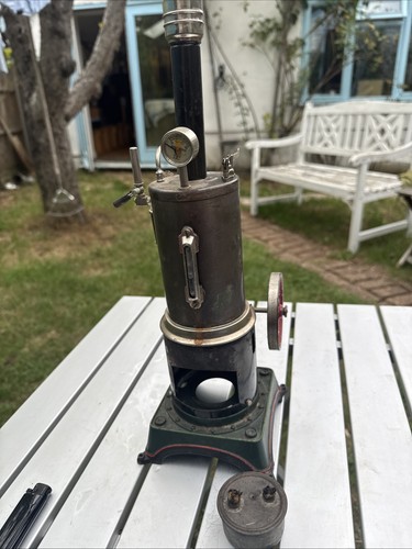 Upright toy steam engine - upright,