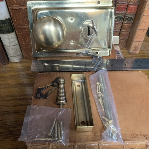 Brass rim lock with keep - brass,