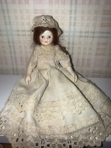 Beautiful vintage miniature - vintage,