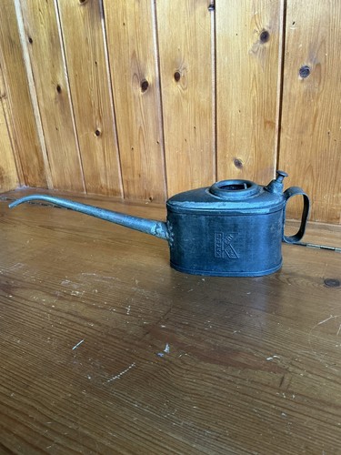 Vintage oil can - -,